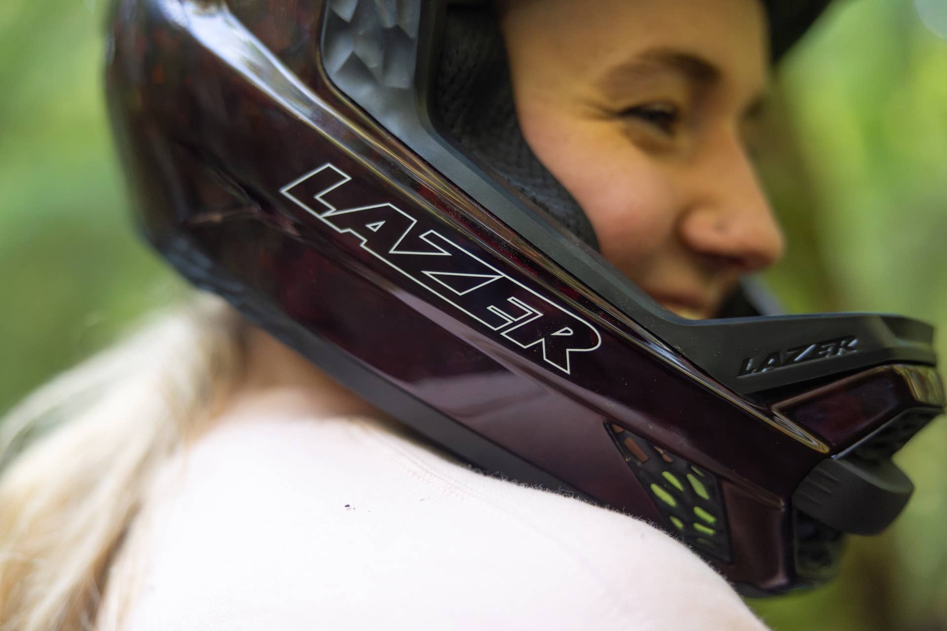 New Lightweight Carbon Downhill Helmet from Lazer
